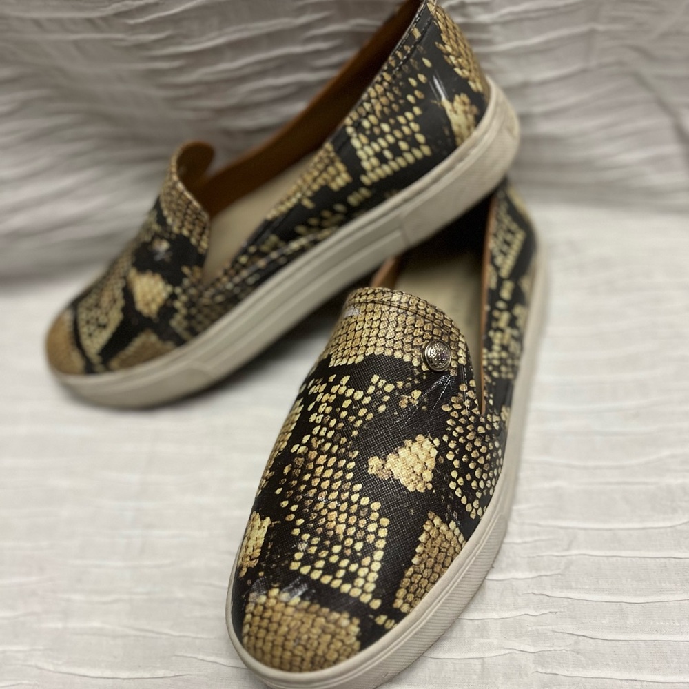 Vince Camuto Womens Slip On Sneakers Size 7 Snake Print Loafer Flats